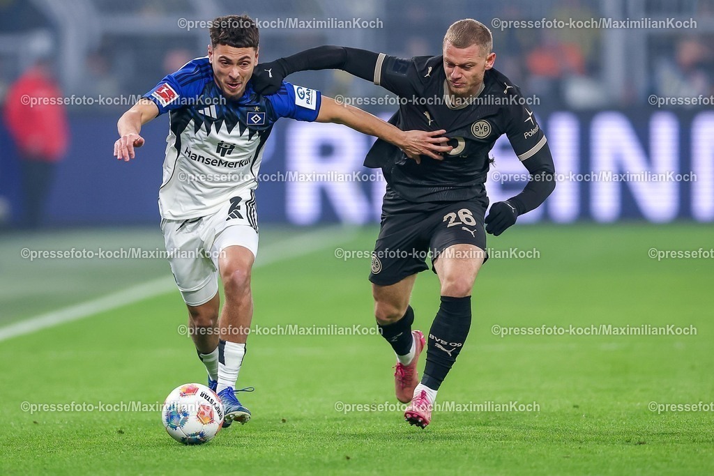 BVB21032601010 | 21.03.2026, Fußball, Borussia Dortmund - Hamburger SV, 1. Fußball Bundesliga, 27. Spieltag, Signal Iduna Park, Saison 2025 2026: William Mikelbrencis&nbsp; (HSV #02) im Zweikampf gegen  Julian Ryerson&nbsp;(BVB #26)  DFB regulations prohibit any use of photographs as image sequences and or quasi-video.