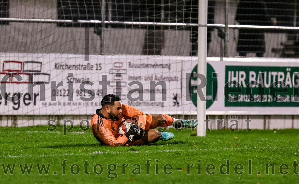 2023-11-17_046_FC_Schwaig_gegen_SpVgg_Feldmoching | Oberding, Deutschland, 17.11.2023:
Fußball, Landesliga Südost 2023 / 2024, 21. Spieltag, FC Schwaig gegen SpVgg Feldmoching, Endergebnis: 1:1

Torwart Semih Cakmakci (SpVgg Feldmoching, #1)

Foto: Christian Riedel / fotografie-riedel.net