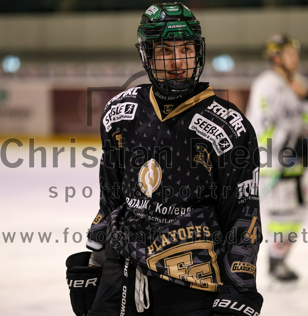 2024-02-23_069_TSV_Erding_gegen_ERSC_Amberg | Erding, Deutschland, 23.02.2024:
Eishockey, Bayernliga Playoffs 2023 / 2024, 3. Spieltag, TSV Erding gegen ERSC Amberg, Endergebnis: 2:3 n. V.

Simon Franz (Erding Gladiators, #4)

Foto: Christian Riedel / fotografie-riedel.net