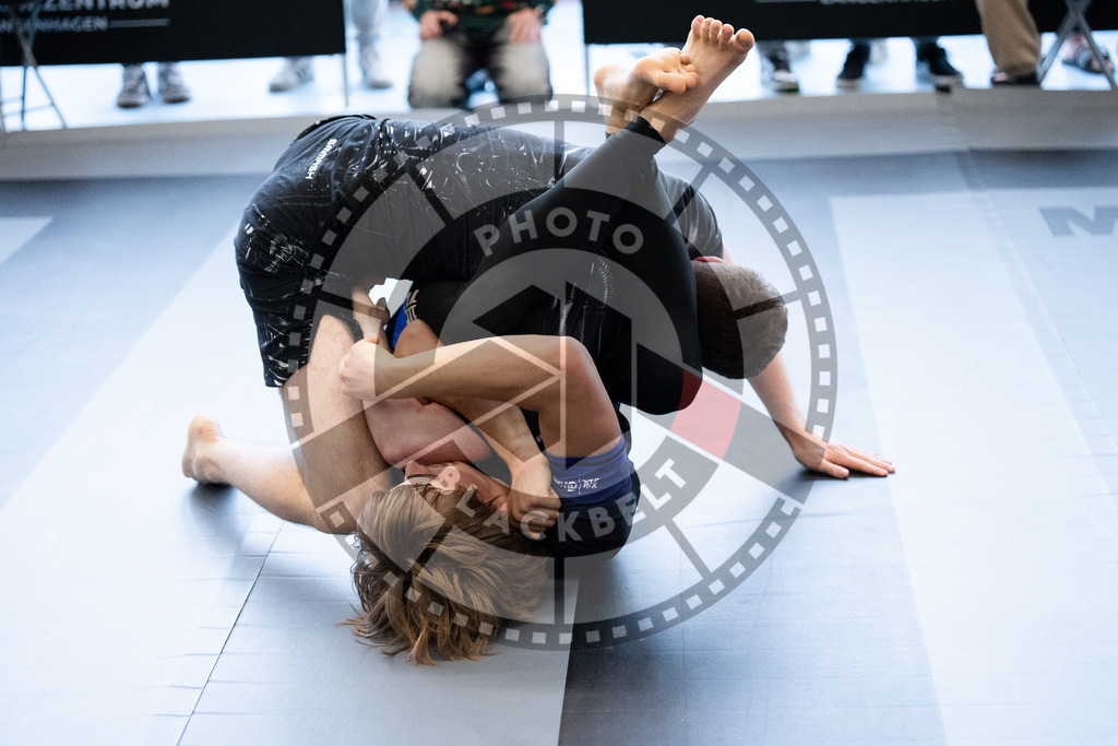 20251129PBB5761 | Fighters compete during the luta livre competition ILLCS XI winter edition on November 29, 2025 in Hannover, Germany.