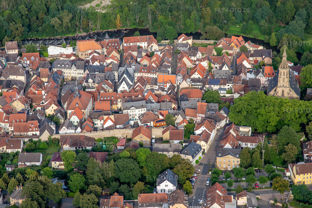 Luftbild: Historische Altstadt von Westen in Meisenheim im Bundesland Rheinland-Pfalz in Deutschland. Foto: IMG_138126.jpg vom 03.09.2023 durch Werner Riehm/FLY-FOTO.de
