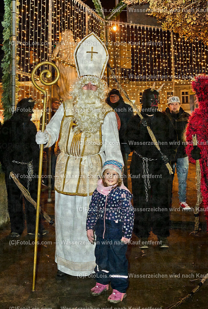 ALP7589_Wieselburger Advent_Nikolaus | (C)FotoLois.com, Alois Spandl, Wieselburger Advent im Schlosspark, Besuch durch den Hl. Nikolaus und seinen Krampussen, Sa 3. Dezember 2022.