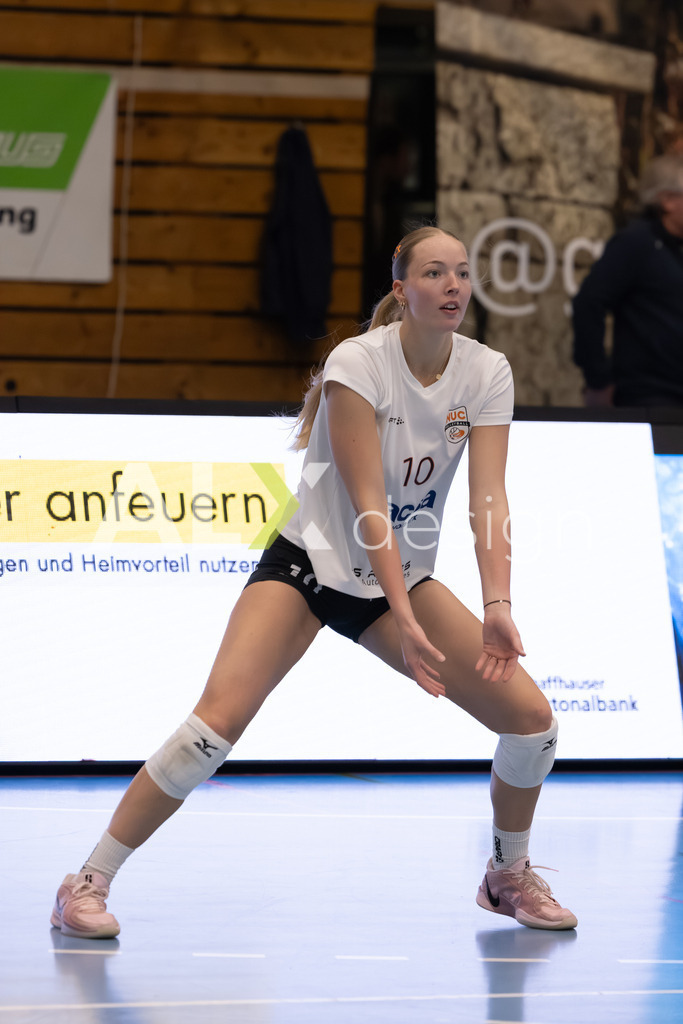 Volleyball I Frauen I Saison 2025-2026 I Volleyball NLA | Women I Round 16 I VC Kanti Schaffhausen - Viteos NUC I 31.01.2026 | 10 Bovet Julie (CH) (Viteos NUC) – Außenangriff - Realisiert mit Pictrs.com