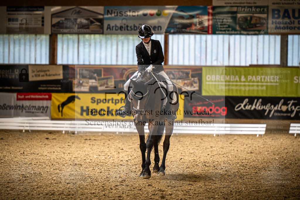 DOS_2262 | Entdecke hochwertige Reitturnierfotos von Foto Oger. Professionell, emotional und authentisch – jetzt Lieblingsmomente im Shop bestellen. - Realisiert mit Pictrs.com