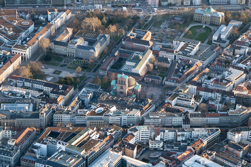 Luftbild: St. Stephan und Friedrichsplatz im Ortsteil Innenstadt-West in Karlsruhe im Bundesland Baden-Württemberg in Deutschland. Foto: IMG_112951.jpg vom 20.03.2019 durch Werner Riehm/FLY-FOTO.de