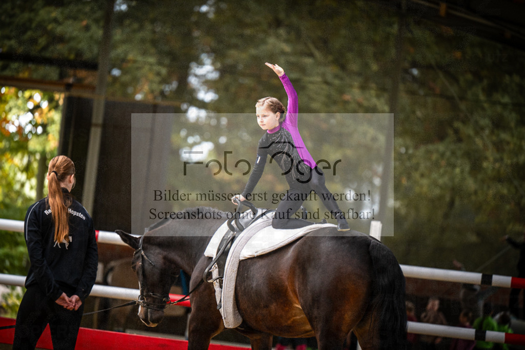 DOS_0116 | Entdecke hochwertige Reitturnierfotos von Foto Oger. Professionell, emotional und authentisch – jetzt Lieblingsmomente im Shop bestellen.Deutschlandweite Turnierfotografie. - Realisiert mit Pictrs.com