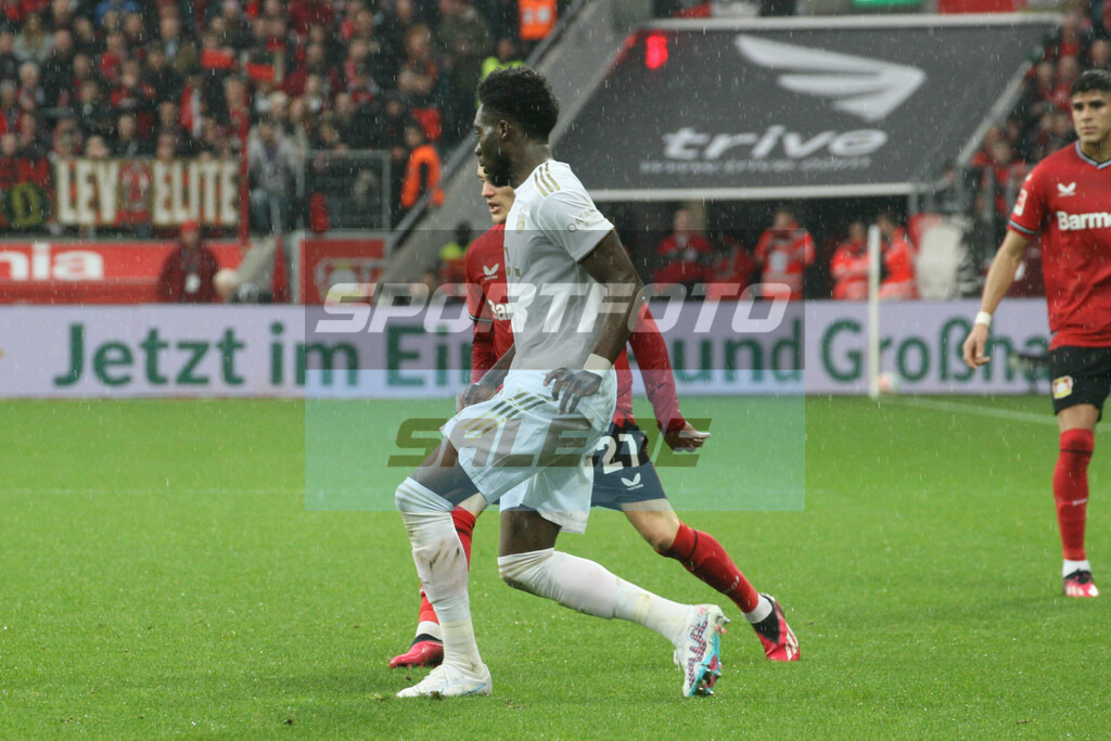Bayer 04 Leverkusen - FC Bayern München | Alphonso Davies - © Sportfoto-Sale (MK - Realisiert mit Pictrs.com