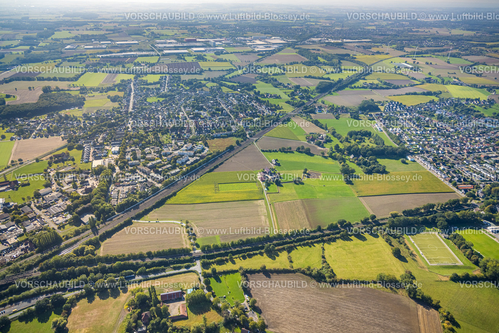 Hamm250901768 | Luftbild, Wohngebiet Wiescherhöfen mit Wiesen und Feldern zwischen Eisenbahnlinien, Stadtbezirk Pelkum, Hamm, Ruhrgebiet, Nordrhein-Westfalen, Deutschland