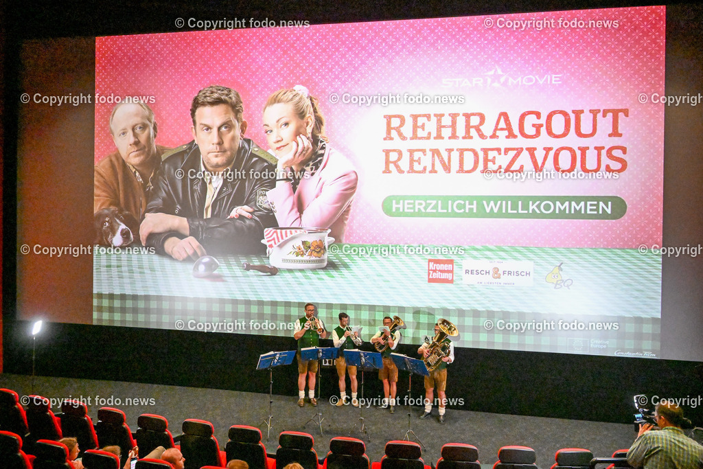 Wels_ Star Movie_ Rehragoutrendezvous_ 09.08.2023-25 | 09.08.2023, Wels, AUT, Star Movie, Kino, Rehragoutrendezvous, Kinopremiere, im Bild Blasmusik Quartett Birnstingl vom Musikverein Gunskirchen spielen im Kinosaal