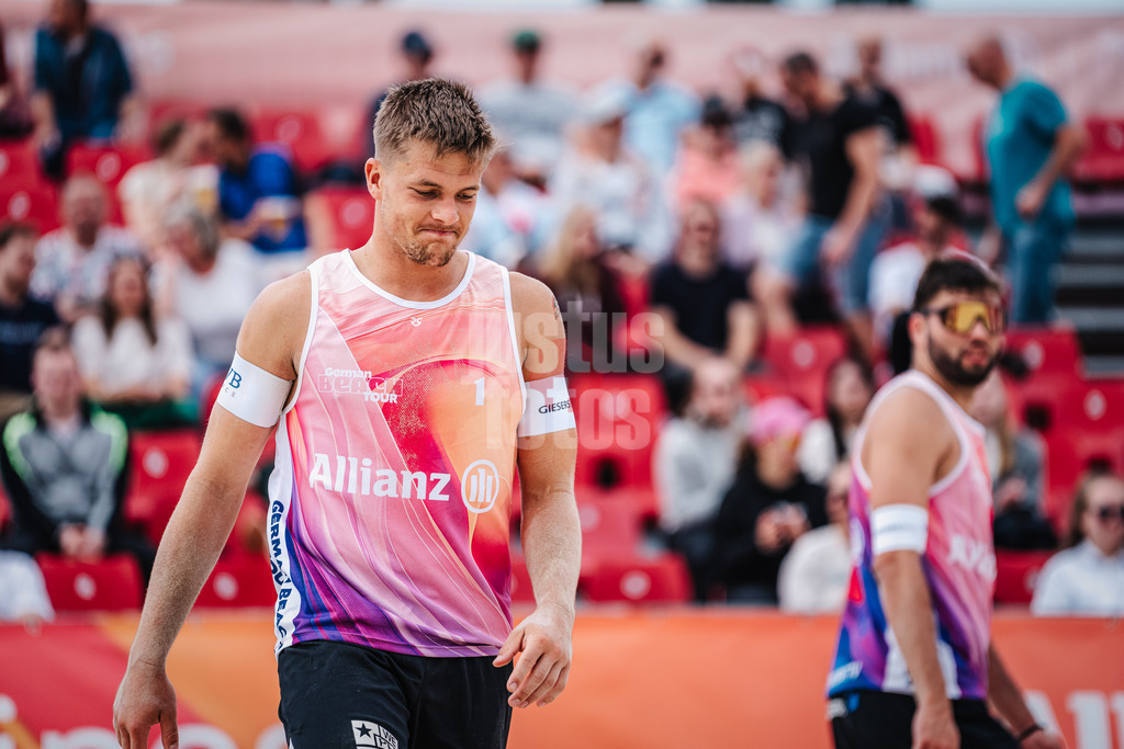 Beachvolleyball | Männer | German Beach Tour 2024 | Tourstop Bremen | 08.06.2024 | Luis Kubo schaut enttäuscht