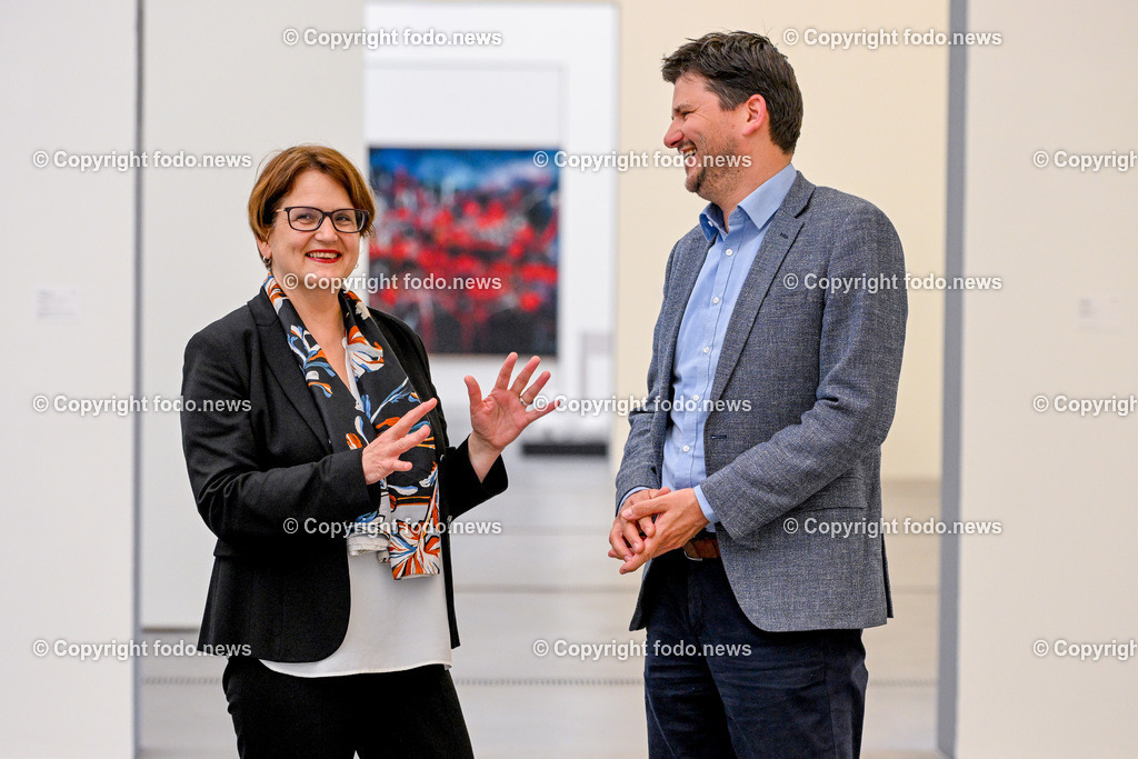 Lentos Kunstmuseum_ Hemma Schmutz und Gernot Barounig_ 04.05.2023-12 | 04.05.2023, Linz, AUT, Lentos Kunstmuseum, im Bild Hemma Schmutz (Kuenstlerische Direktorin Lentos Kunstmuseum), Gernot Barounig (Kaufmaennischer Direktor Lentos Kunstmuseum)