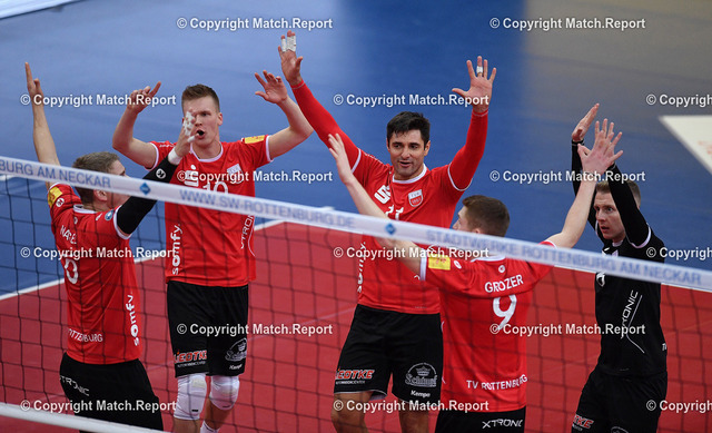 ulm | Volleyball 1. Bundesliga  Saison 2018/2019TV Rottenburg - Netzhoppers SolWo Koenigspark KW    17.11.2018JUBEL TV Rottenburg;Friederich Nagel, Jan Roeling, Idner Faustino Lima Martins, Tim Grozer und Johannes Elsaesser (v.li.)FOTO: ULMER PressebildagenturxxNOxMODELxRELEASExx