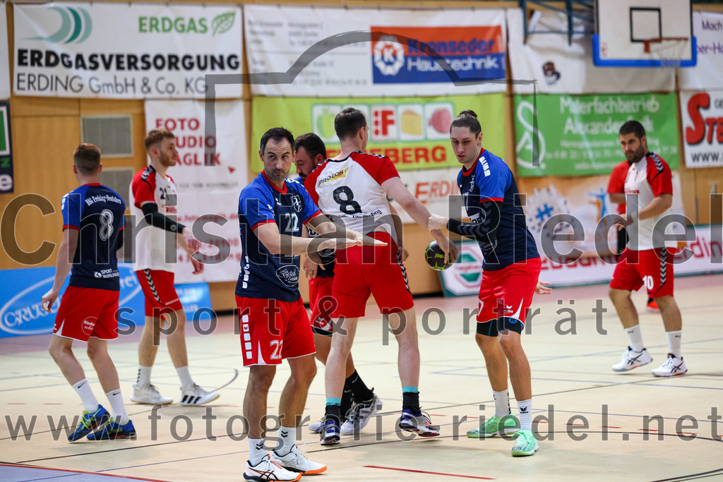 2022-09-24_005_SpVgg_Altenerding_gegen_HSG_Freising-Neufahrn | Erding, Deutschland, 24.09.2022:
Handball, Bezirksoberliga Männer 2022 / 2023, 2. Spieltag, SpVgg Altenerding gegen HSG Freising-Neufahrn, Endergebnis: 18:26

Tobias Kapser (HSG Freising-Neufahrn, #22), Quirin Huber (SpVgg Altenerding, #8), Christian Heldner (HSG Freising-Neufahrn, #17)

Foto: Christian Riedel / fotografie-riedel.net