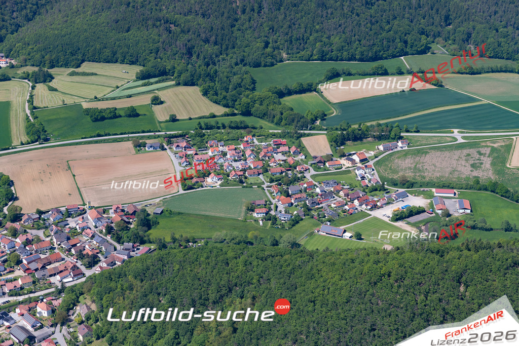 Die Luftaufnahme Sulzbach-an-der-Donau - Donaustauf wurde 2021 mittels Flugzeug (keine Drohne) erstellt. Hohe Auflösung -für große Poster und Wandbilder geeignet!