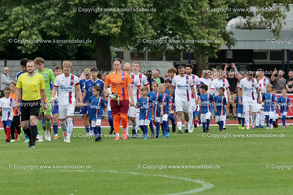 Fußball : Testspiel : SuS 09 Dinslaken - Schalke 04 U 19 am 25.07.2024 | Foto : Jochen Emde / www.kameradabei.de - Realisiert mit Pictrs.com