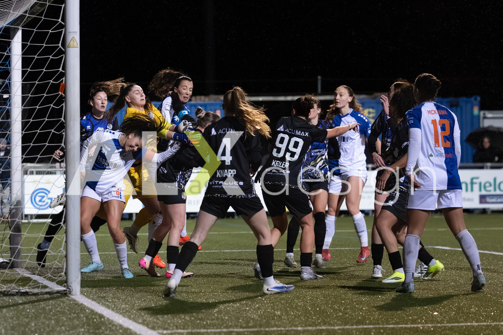Fußball I Frauen I Saison 2025-2026 I AXA Women's Super League | Women I 14. Spieltag I Grasshoppers Club Zürich - FC Luzern I 14.02.2026 | 1 Lea Kramoviku (CH) (FC Luzern) – Tor - Realisiert mit Pictrs.com