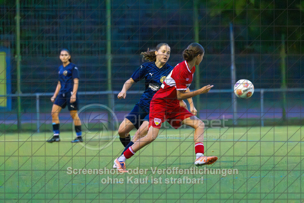 20261007_185642_0030_(c)_by_PhotoPeet | #,ASV Spartania Eislingen (blau) vs. VFB Stuttgart (rot), Fußball, Verbandspokal der B-Juniorinnen,  Saison 2026/2027, Kunstrasenplatz, Öschhalle, 73054 Eislingen, 07.10.2026 - 18:30 Uhr,Foto: PhotoPeet / Sport- &amp; Eventfotografie / Peter Harich