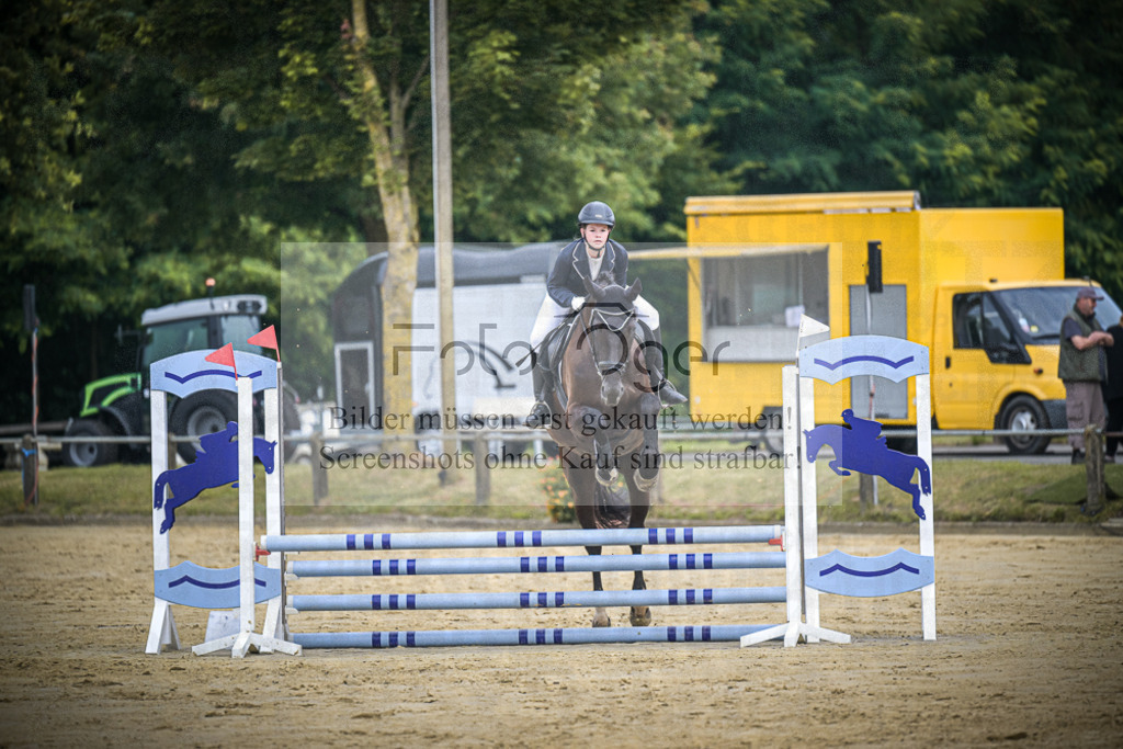 DOS_9835 | Entdecke hochwertige Reitturnierfotos von Foto Oger. Professionell, emotional und authentisch – jetzt Lieblingsmomente im Shop bestellen.Deutschlandweite Turnierfotografie. - Realisiert mit Pictrs.com