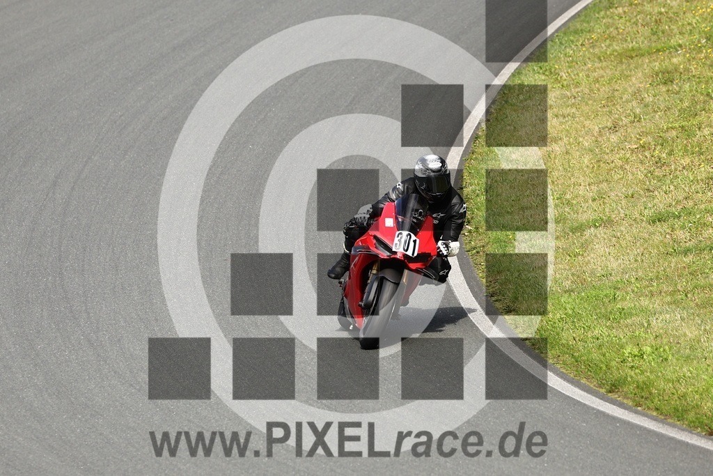 0301-20260907_02877 | Schöne Erinnerungen an spannende Momente - das festzuhalten ist unser Job. PIXELrace.de ist seit 2003 auf den Rennstrecken Europas unterwegs um die Action draußen beim Fahren und die wunderbare Stimmung imm Fahrerlager für euch einzufangen.