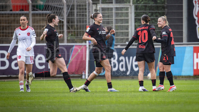 Frauen Fußball-Bundesliga; Bayer 04 Leverkusen - 1. FC Nürnberg, 31.01.2026 | Torjubel nach dem 1:0 durch Vanessa Fudalla (Bayer 04 Leverkusen, 21); Bayer 04 Leverkusen - 1. FC Nürnberg an Spieltag 16 der Google Pixel Frauen-Bundesliga am 31.01.2026 im Ulrich-Haberland-Stadion in Leverkusen (Nordrhein-Westfalen). DFL REGULATIONS PROHIBIT ANY USE OF PHOTOGRAPHS AS IMAGE SEQUENCES AND/OR QUASI-VIDEO.