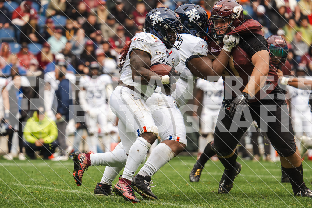 GER Rhein Fire vs. Paris Musketeers, Football, European League of Football, Spieltag 4, Saison 2025, 08.06.2025 | GER Rhein Fire vs. Paris Musketeers, Football, European League of Football, Spieltag 4, Saison 2025, 08.06.2025Foto: Fabian Friese - Realisiert mit Pictrs.com