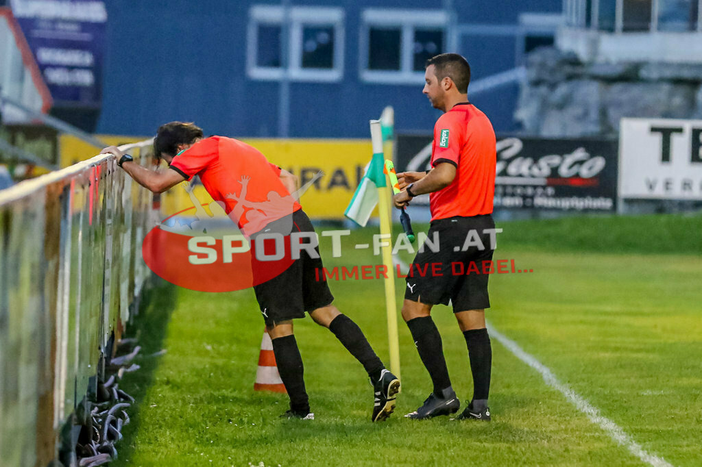 SV Feldkirchen - SC Launsdorf 2-1, Unterliga Ost | Assistent Roman Weger, Schiedsrichter Nenad Stakic, SV Feldkirchen - SC Launsdorf 2-1 am 23.08.2023 in Feldkirchen
(Modehaus NIMO Arena), Austria, (Photo by Ernst Krawagner sport-fan.at) - Realisiert mit Pictrs.com