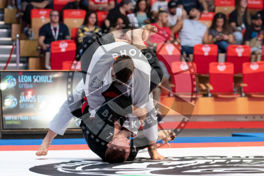 20231107PBB4855 | Fighters compete during the AJP World Master Championship in the Mubadala Arena in Abu Dhabi, Arab United Emirates, on November 7, 2023.