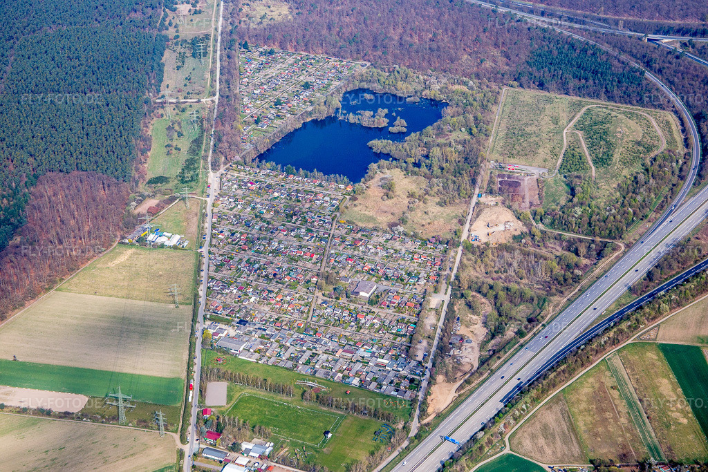 Luftbild: Uferbereich des See Oberlücke in Viernheim im Bundesland Hessen in Deutschland. Foto: IMG_077023.jpg vom 12.04.2015 durch Werner Riehm/FLY-FOTO.de