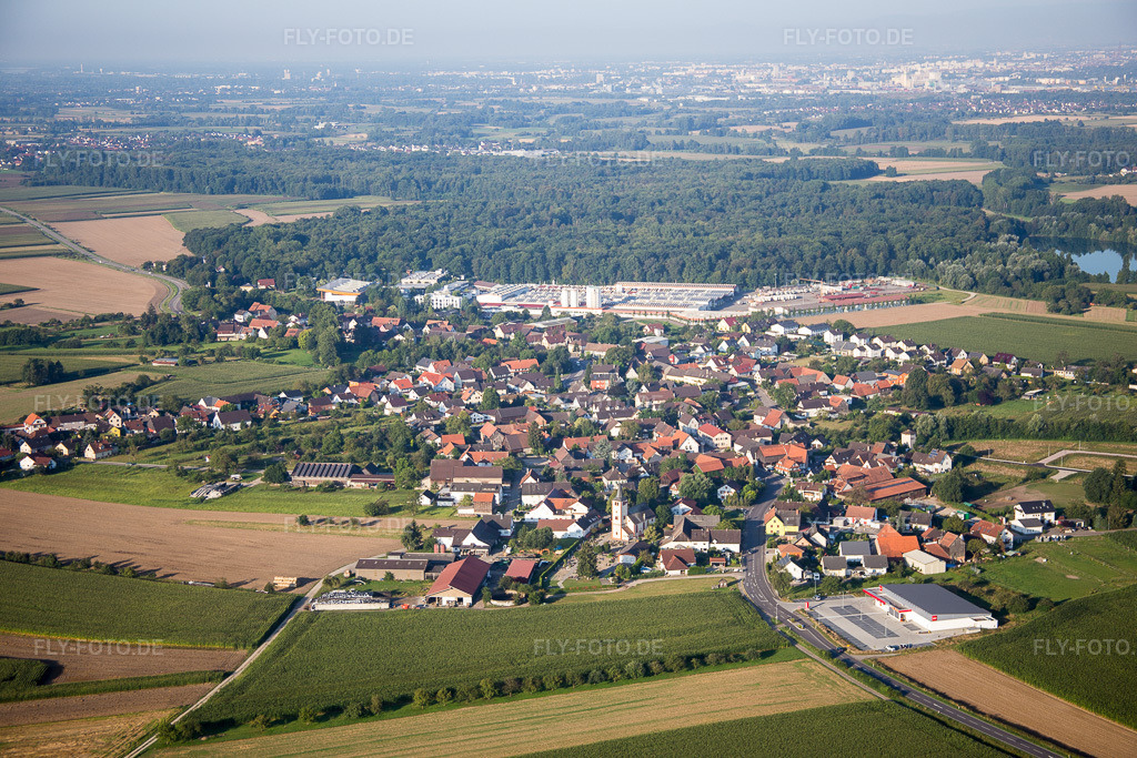 Luftbild: Feldern und der Fertigbaufirma Weber-Haus im Ortsteil Linx in Rheinau im Bundesland Baden-Württemberg in Deutschland. Foto: IMG_093159.jpg vom 16.08.2016 durch Werner Riehm/FLY-FOTO.de