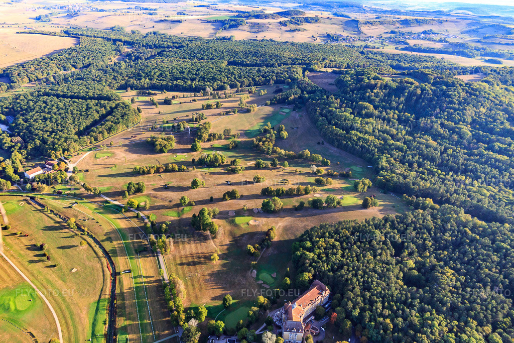 Vue aérienne: Club Med Vittel Golf Hermitage à Vittel dans le département Vosges, France – .Photo: IMG_118466.jpg prise le 16/09/2019 par Werner Riehm/FLY-FOTO.eu – Résolution de l'original: 5197 x 3465 px – Golf Vittel Ermitage