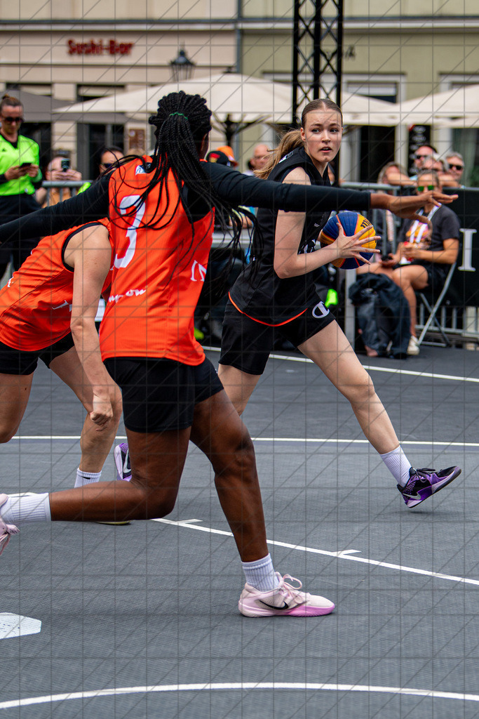 DIE FINALS 2025 | Dt. Meisterschaft 3x3 U18w | Team allfrisch JuniorPanters (black) vs. Dream Team (orange) //  01.08.25: DIE FINALS 2025 | Dt. Meisterschaft 3x3 U18w / Dresden / Deutschland  //   CREDIT:www.bullenfotos.de, Martin König, Hörner Weg 40, D-49078 Osnabrück, +4917663732967 // Nutzung und Weitergabe nur zu den vereinbarten Zwecken. Presseanfragen an Ersteller. Alle Rechte beim Ersteller. Honorierung nach MFM. - Realisiert mit Pictrs.com