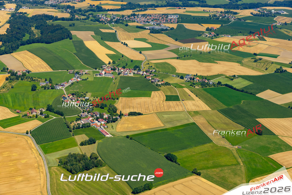 Aktuelles Luftbild von Münchenreute Aulendorf - Die Luftaufnahme wurde 2022 mittels UL-Flugzeug erstellt ( keine Drohne ) - hochauflösende Kamera-Systeme von  Canon -Beste Qualität - Für grossformatige Ausdrucke geeignet. Die Geschenkidee !