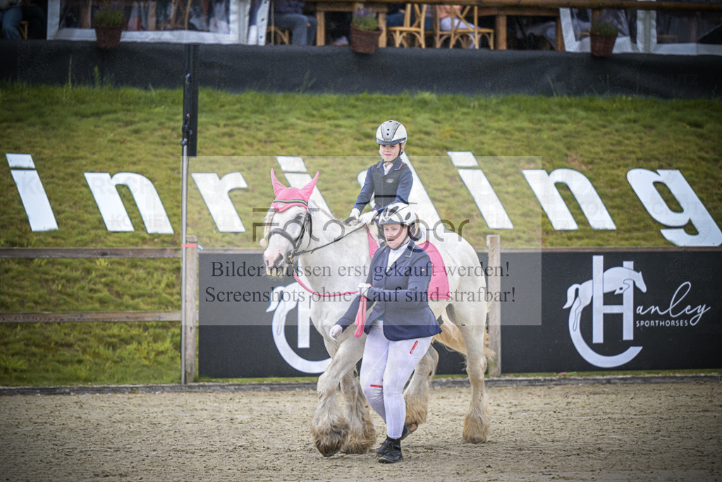 DOS_0092 | Entdecke hochwertige Reitturnierfotos von Foto Oger. Professionell, emotional und authentisch – jetzt Lieblingsmomente im Shop bestellen.Deutschlandweite Turnierfotografie. - Realisiert mit Pictrs.com