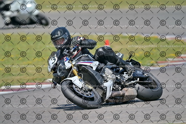 26BT02-1990 | markuskiefer.com - Realisiert mit Pictrs.com