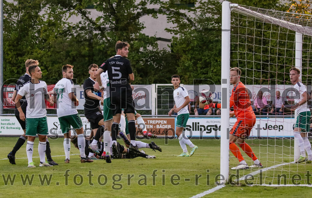 2023-08-18_023_FC_Schwaig_gegen_TSV_Kastl | Oberding, Deutschland, 18.08.2023:
Fußball, Landesliga Südost 2023 / 2024, 7. Spieltag, FC Schwaig gegen TSV Kastl, Endergebnis: 2:2

Marco Unterholzner (TSV Kastl, #18), Maximilian Hellinger (FC Schwaig, #23), Tobias Bartl (FC Schwaig, #37), Raphael Kamhuber (TSV Kastl, #5), Tobias Jell (FC Schwaig, #2), Pascal Linhart (TSV Kastl, #16), Mirza Idrizovic (FC Schwaig, #25), Roman Mavdryk (FC Schwaig, #3), Torwart Franz Hornof (FC Schwaig, #1), Leon Roth (FC Schwaig, #21)

Foto: Christian Riedel / fotografie-riedel.net