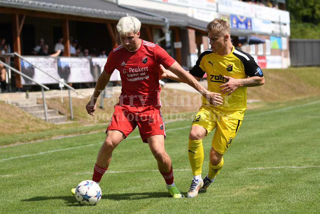 Testspiel TSV Seebach : DJK Vilzing vom 05.07.2025 | Seebach Neuzugang Martin Kauschinger (TSV Seebach #9) gegen Luis Bezjak (DJK Vilzing #22) - Realisiert mit Pictrs.com