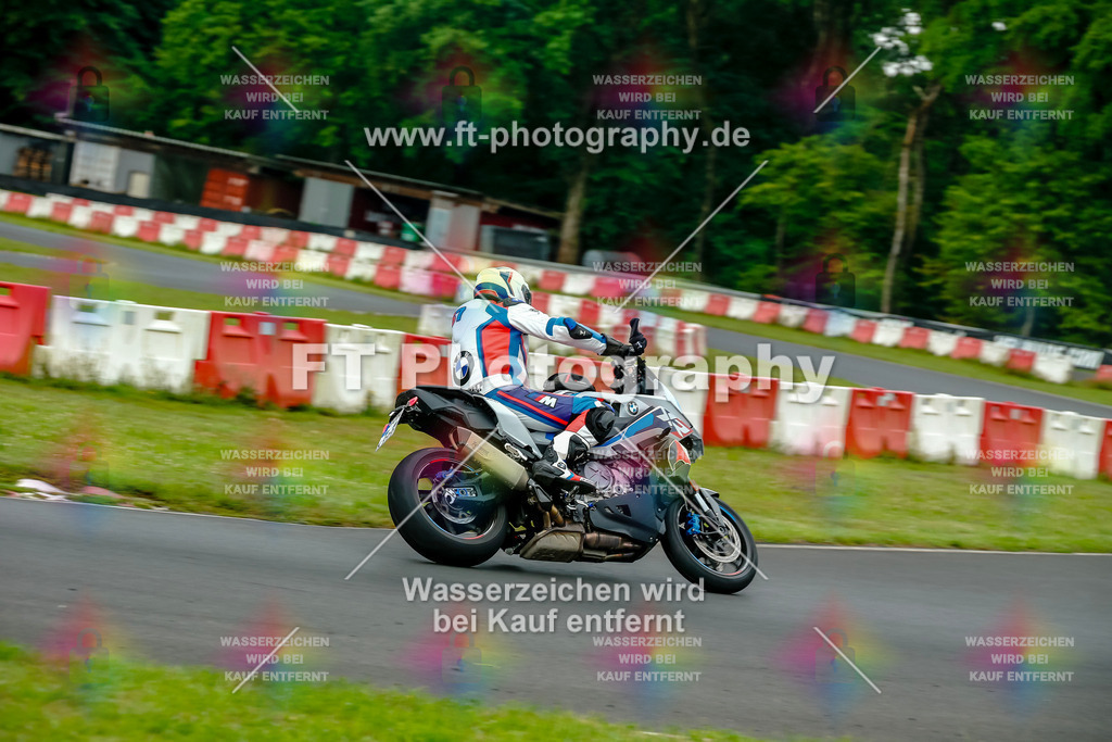 VBK-3517 | Hier findet Ihr Bilder von Touristenfahrten auf der Nürburgring Nordschleife oder von anderen Veranstaltungen die ich besucht habe. Viel Spass beim Durch Schauen 