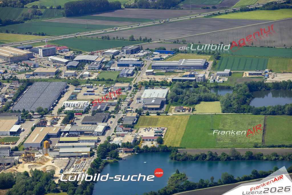 Das Luftbild zeigt Derching Gewerbe Friedberg - Die Luftaufnahme wurde 2023 vom UL-Flugzeug aus erstellt ( keine Drohne ) - Hochauflösende Luftaufnahme - Für grossformatige Ausdrucke geeignet. Die Geschenkidee !Mit Lizenz und Bildrechte bestellbar