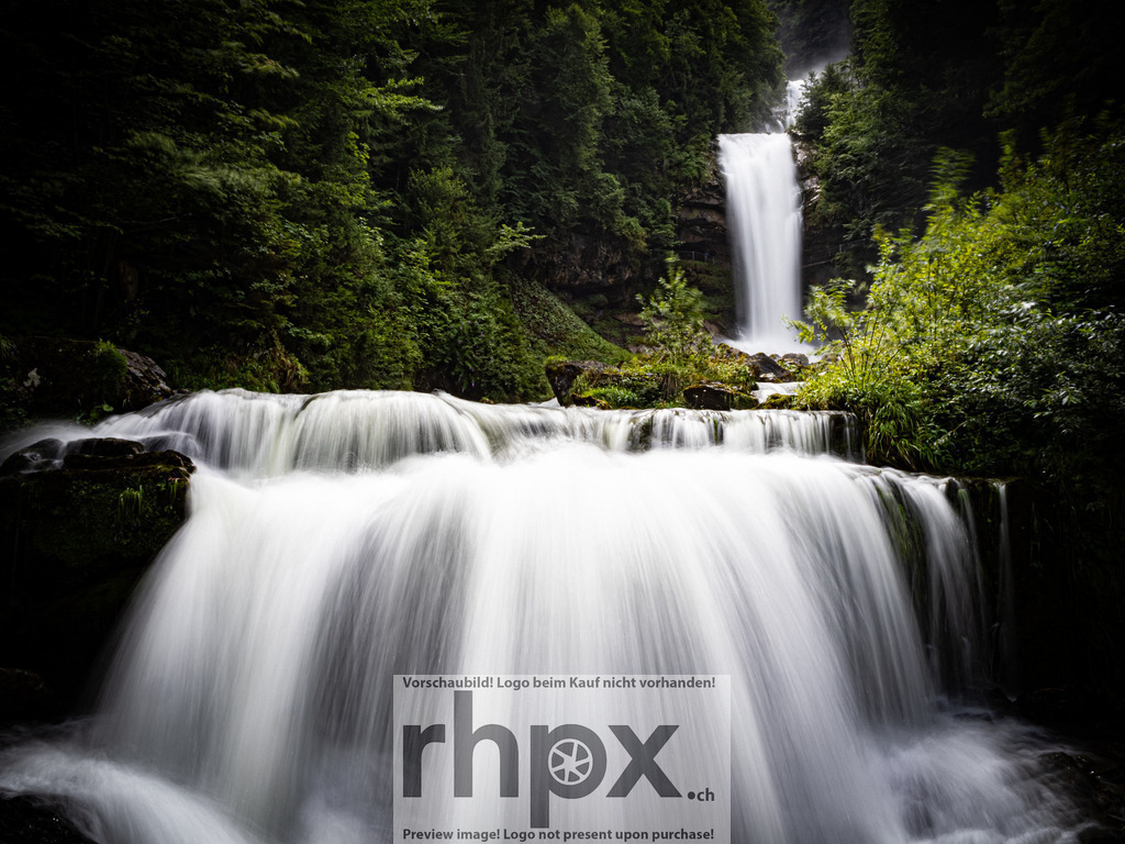 Giessbach Wasserfall | Stimmungsvolle Fotokunst aus Luzern. Erlebe den Pilatus, den See und die Stadt Luzern in exklusiven Aufnahmen in der Fotogalerie & Shop. - Realisiert mit Pictrs.com