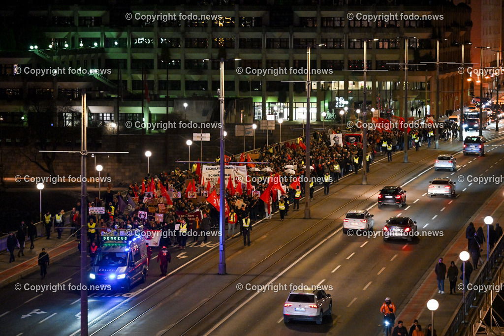 Demonstration gegen Burschenbundball in Linz_ 03.02.2024-5 | 03.02.2024, Stadt Linz, AUT, Demonstration gegen Burschenbundball in Linz, im Bild Demonstrationsteilnehmer