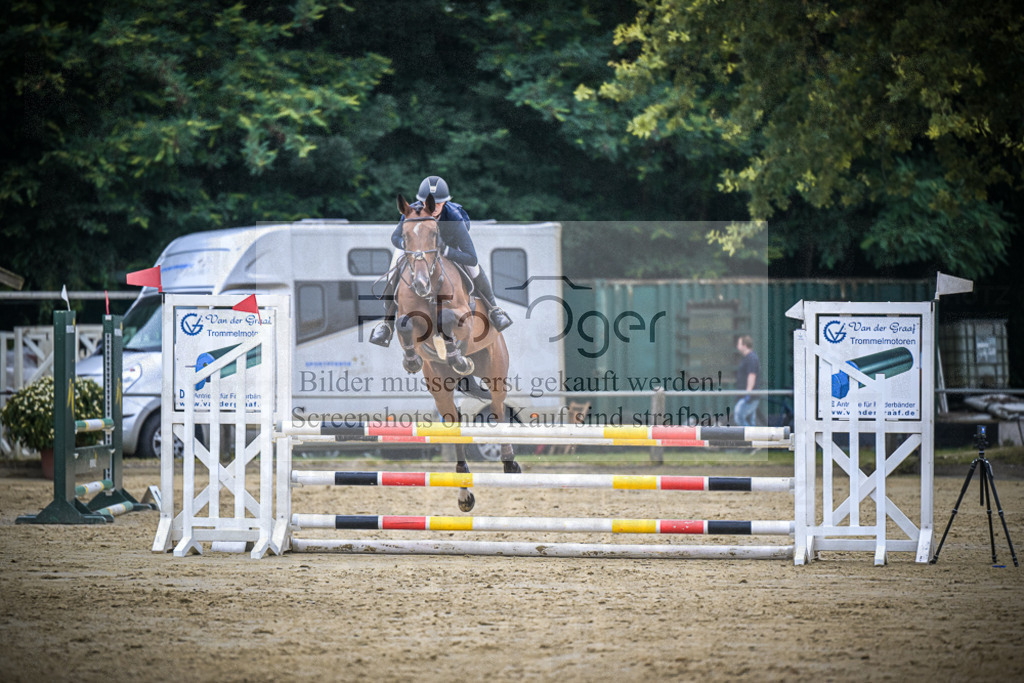 DOS_2501 | Entdecke hochwertige Reitturnierfotos von Foto Oger. Professionell, emotional und authentisch – jetzt Lieblingsmomente im Shop bestellen.Deutschlandweite Turnierfotografie. - Realisiert mit Pictrs.com
