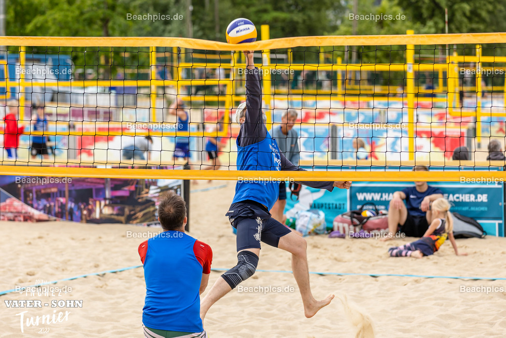 2022-00063065-Vater-Sohn-Turnier-Turnierbilder-2 | 26.05.2022; Berlin Foto: Gerold Rebsch - www.beachpics.de