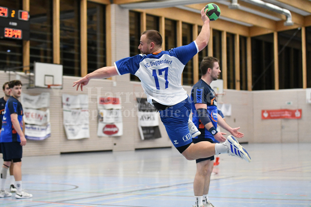 HC Deggendorf : TSV Simbach II   | Aaron Zaglauer (HC Deggendorf  #17) - Realisiert mit Pictrs.com