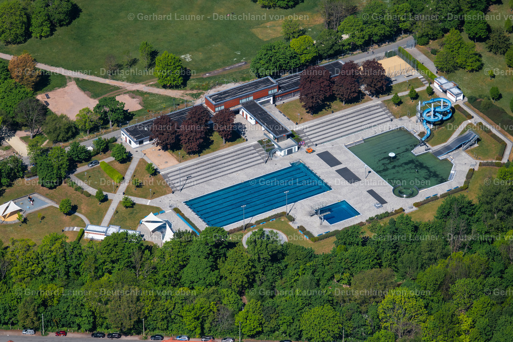 4026664 | ERFURT 07.05.2020 Schwimmbecken des Freibades " Nordbad " Im Nordpark in Erfurt im Bundesland Thüringen, Deutschland. Weiterführende Informationen bei: SWE Stadtwerke Erfurt GmbH. // Swimming pool of the " Nordbad " Im Nordpark in Erfurt in the state Thuringia, Germany. Further information at: SWE Stadtwerke Erfurt GmbH. Foto: Gerhard Launer
