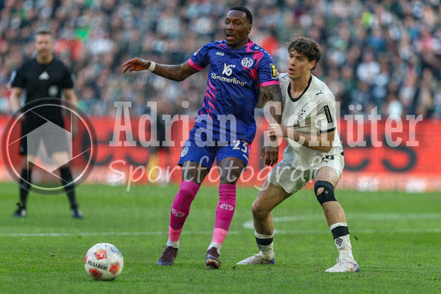 19.04.2026, GER, Fussball, Herren, 1. BL, Saison 2025/2026, Borussia Mönchengladbach - 1. FSV Mainz 05 | Sheraldo Becker (Mainz) und Philipp Sander (Borussia Mönchengladbach) im Kampf um den Ball 