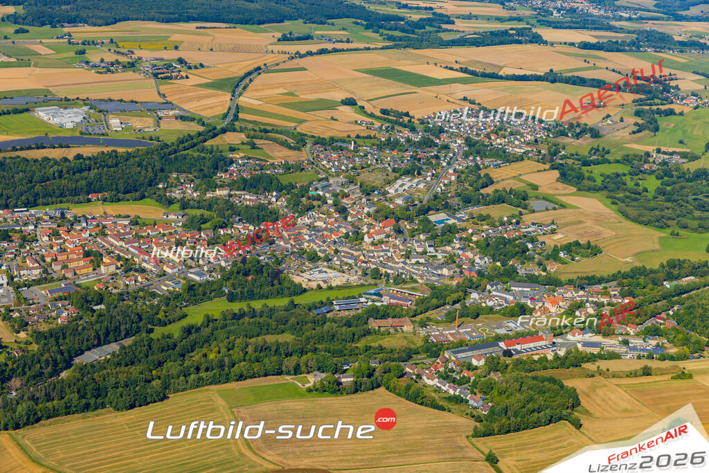 Luftaufnahme von Arzberg - Die Luftaufnahme wurde 2025 vom UL-Flugzeug heraus erstellt ( keine Drohne ) - Hochauflösende Luftaufnahme - für professionelle Ausdrucke geeignet. Die Geschenkidee !Mit Lizenz und Bildrechte bestellbar