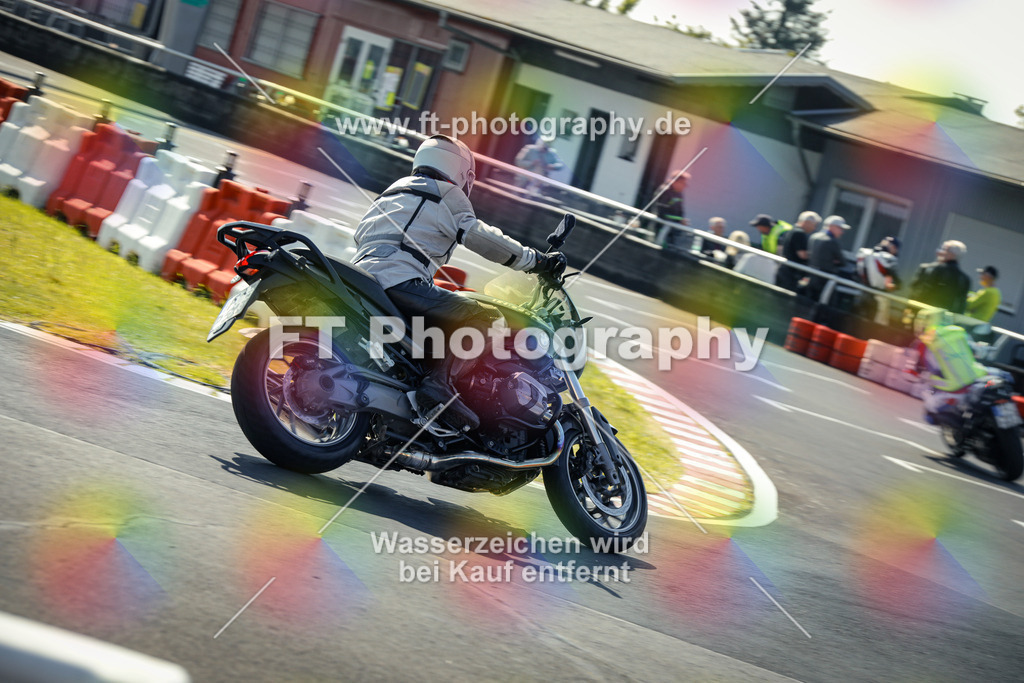 OBK_Mai_Martina_Markus-10276 | Hier findet Ihr Bilder von Touristenfahrten auf der Nürburgring Nordschleife oder von anderen Veranstaltungen die ich besucht habe. Viel Spass beim Durch Schauen 