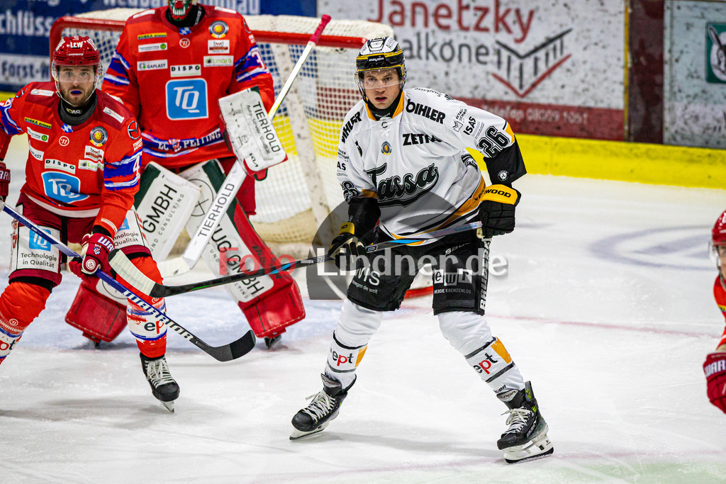 EC Peiting vs EV Füssen | Eishockey Oberliga Süd Vorrunde 2024/2025, EC Peiting vs EV Füssen, 20241002,In Aktion William JERRY (EVF 26), Freisteller,2024-10-02 in Peiting (Eisstadion)William JERRY (EVF 26)Copyright: WolfgangxLindner foto-lindner.de