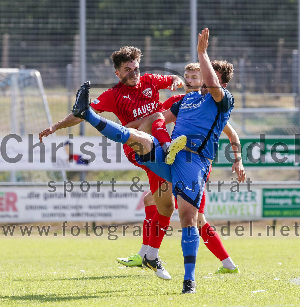 2023-07-08_134_FC_Langengeisling_gegen_TSV_Buchbach | Erding, Deutschland, 08.07.2023:
Fußball, Bezirksliga Oberbayern Ost 2023 / 2024, Testspiel, FC Langengeisling gegen TSV Buchbach, Endergebnis: 0:6

Simon Kampmann (TSV Buchbach, #3), Florian Rupprecht (FC Langengeisling, #11)

Foto: Christian Riedel / fotografie-riedel.net