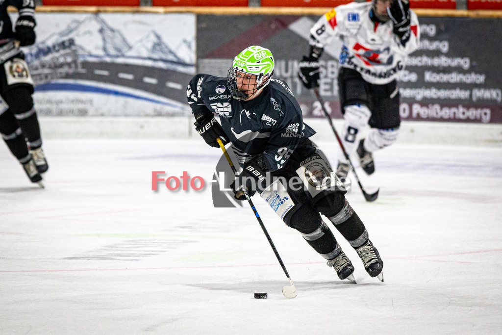 TSV Peißenberg MINERS gegen HC Landsberg RIVERKINGS | Eishockey Bayernliga Herren Vorrunde 2024/25, TSV Peißenberg MINERS gegen HC Landsberg RIVERKINGS, 20241108,Moritz BIRKNER (MINERS 95) in Aktion, Freisteller,2024-11-08 in Peißenberg (Eisstadion Peißenberg)Moritz BIRKNER (MINERS 95)Copyright: WolfgangxLindner